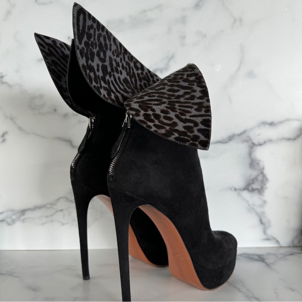 Alaïa Winged Leopard Calf Hair Suede Ankle Booties Size EU 41 / US 11